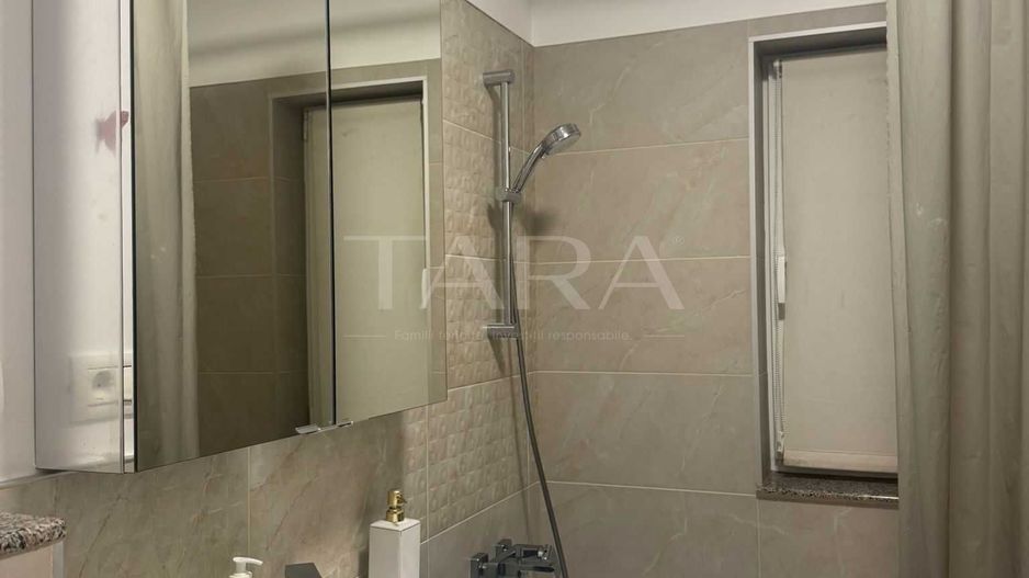 Apartament 2 camere, mobilat și utilat complet, loc de parcare, balcon - Poză 5