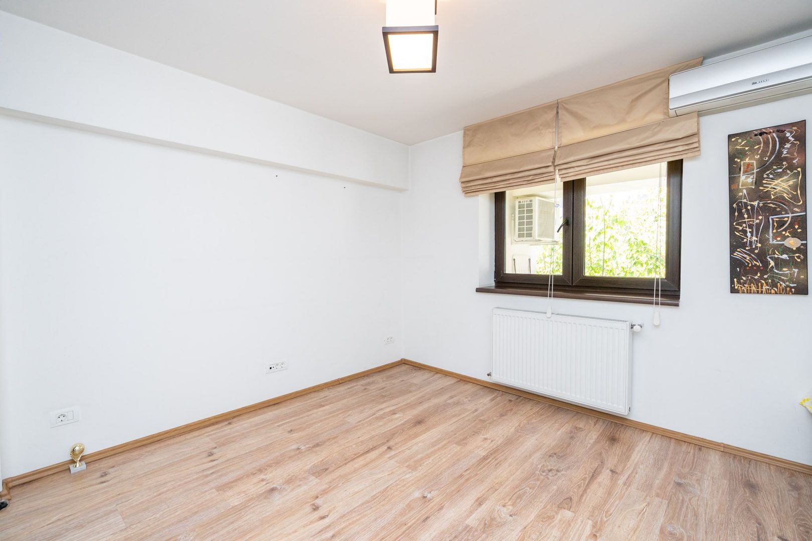 COMISION 0% - Apt.3 camere si Loc Parcare, bl. 1997, vedere gradina, metrou 8min - Poză 9