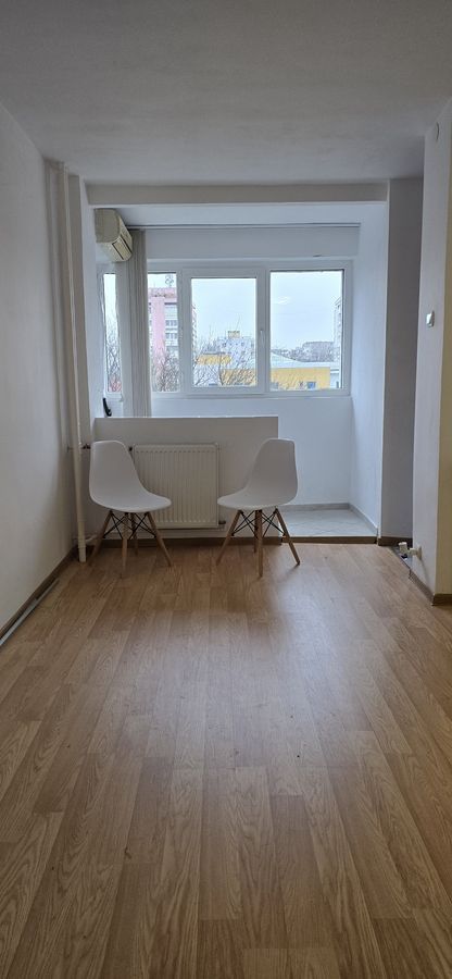 Garsonieră Piata Miniș, etaj 3, mobilată complet, bloc reabilitat - Poză 5