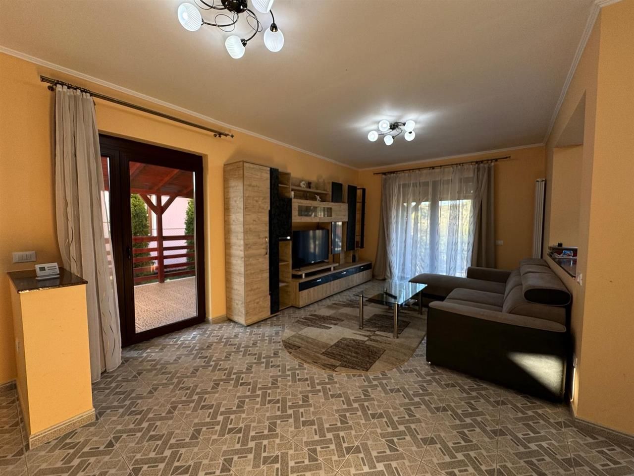 Rezidenta distincta, design arhitectural rafinat, priveliste minunata in Corunca - Poză 14