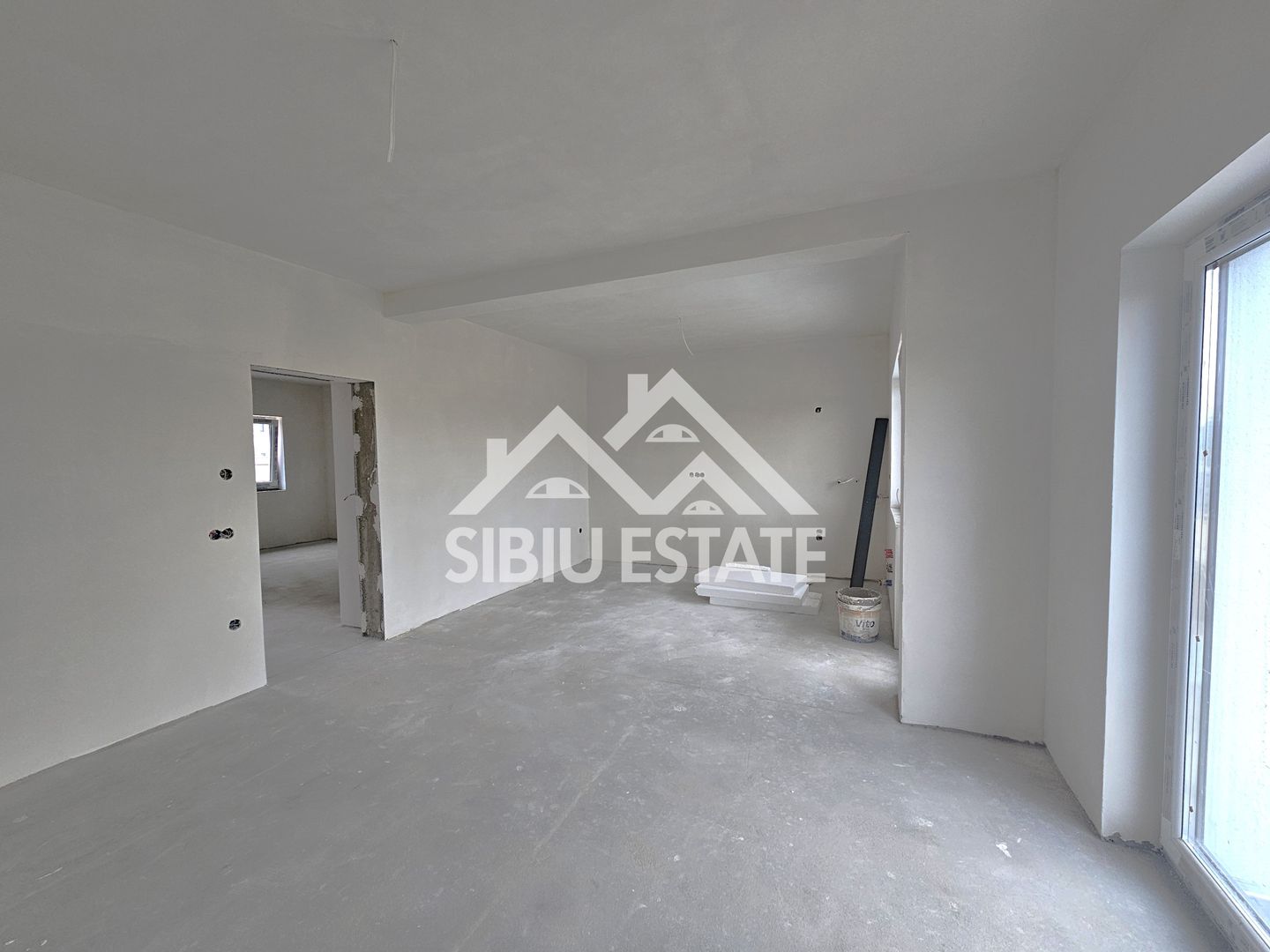 Casa Sibiu 4 camere, 2bai, terasa, carport, locatie Selimbar - Poză 4