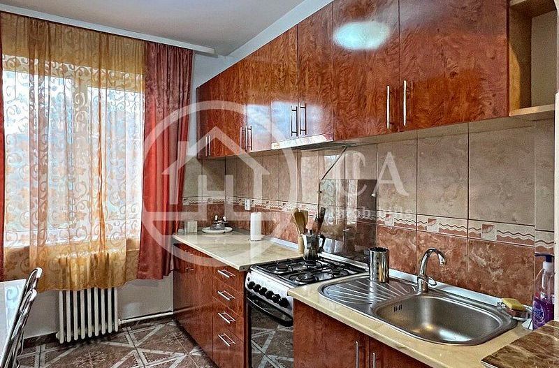 Apartament cu 3 camere de vanzare in zona Rogerius Oradea - Poză 3