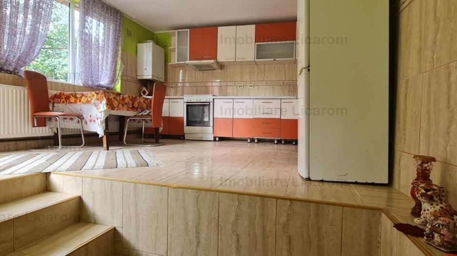 Casa individuala cu 2 apartamente, 6 camere,teren 403 mp,ASTRA. - Poză 2