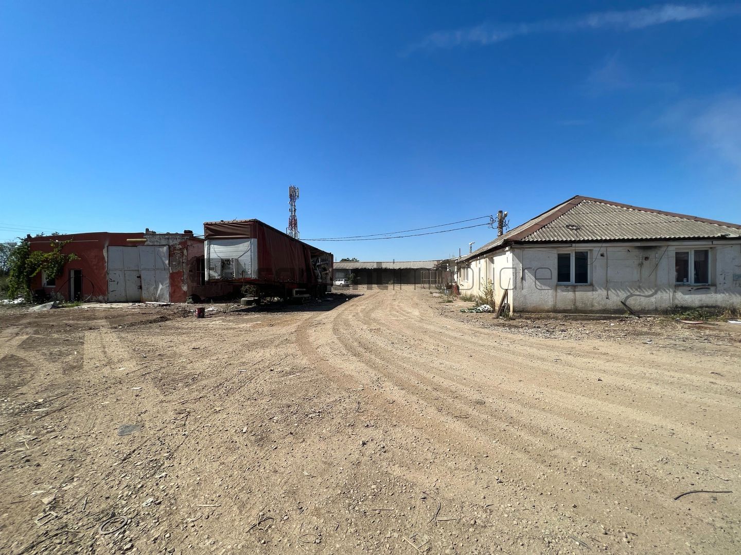 Sapient | Teren balastat și împrejmuit situat în car. Episcopia - Poză 2