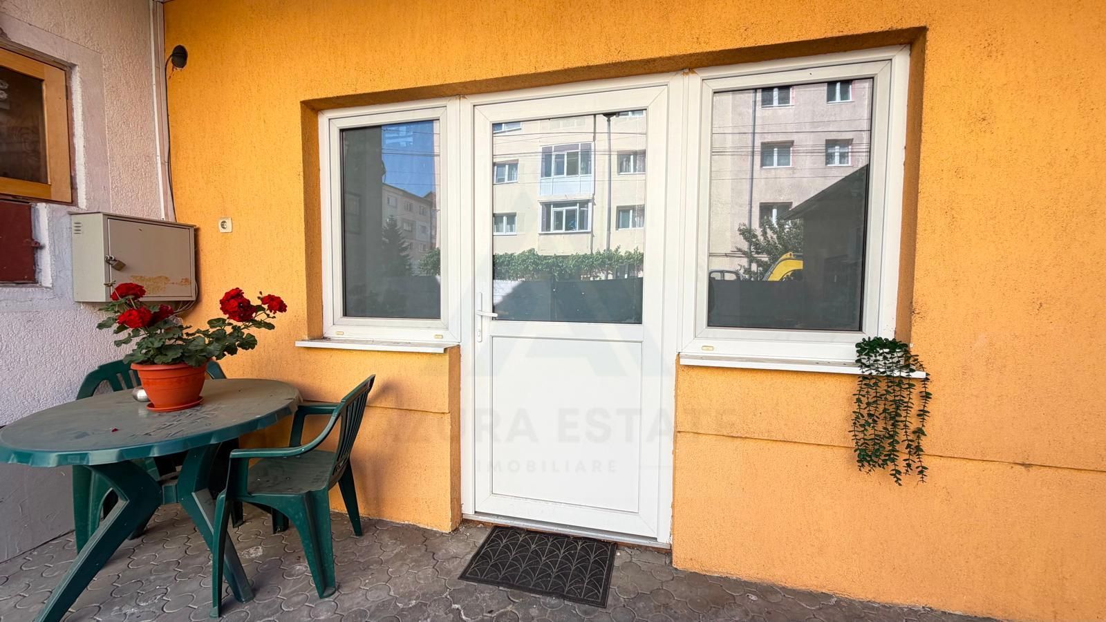 Spatiu comercial la curte 50 mp utili parter openspace zona Strand - Poză 1