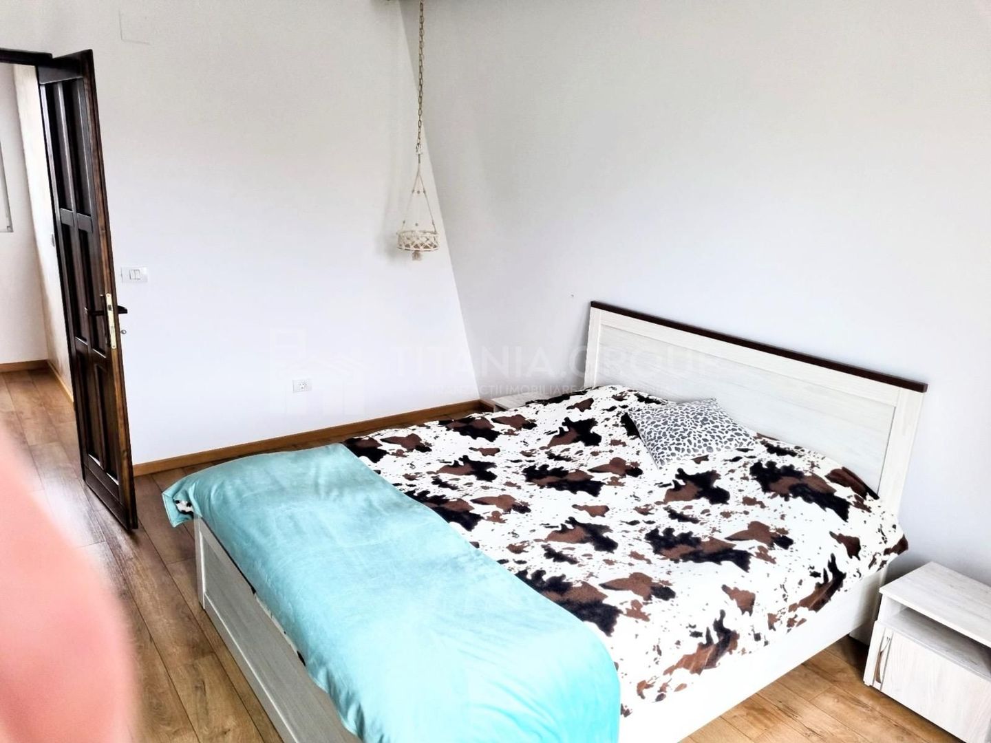 INVESTITIE Vila moderna + vila la rosu, teren 1480 padure - Poză 22