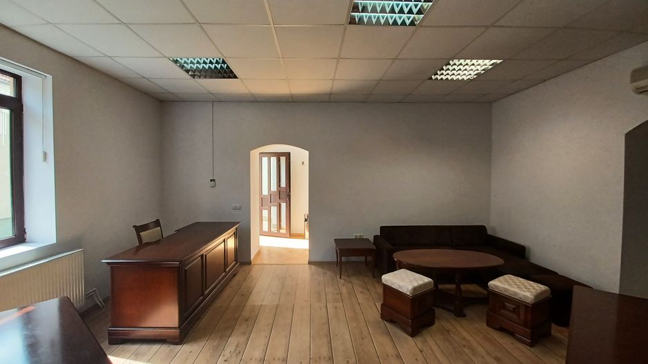 Birou, central, Ady Endre Oradea, 40 mp. 399 E/lună. Comision 0 - Poză 4