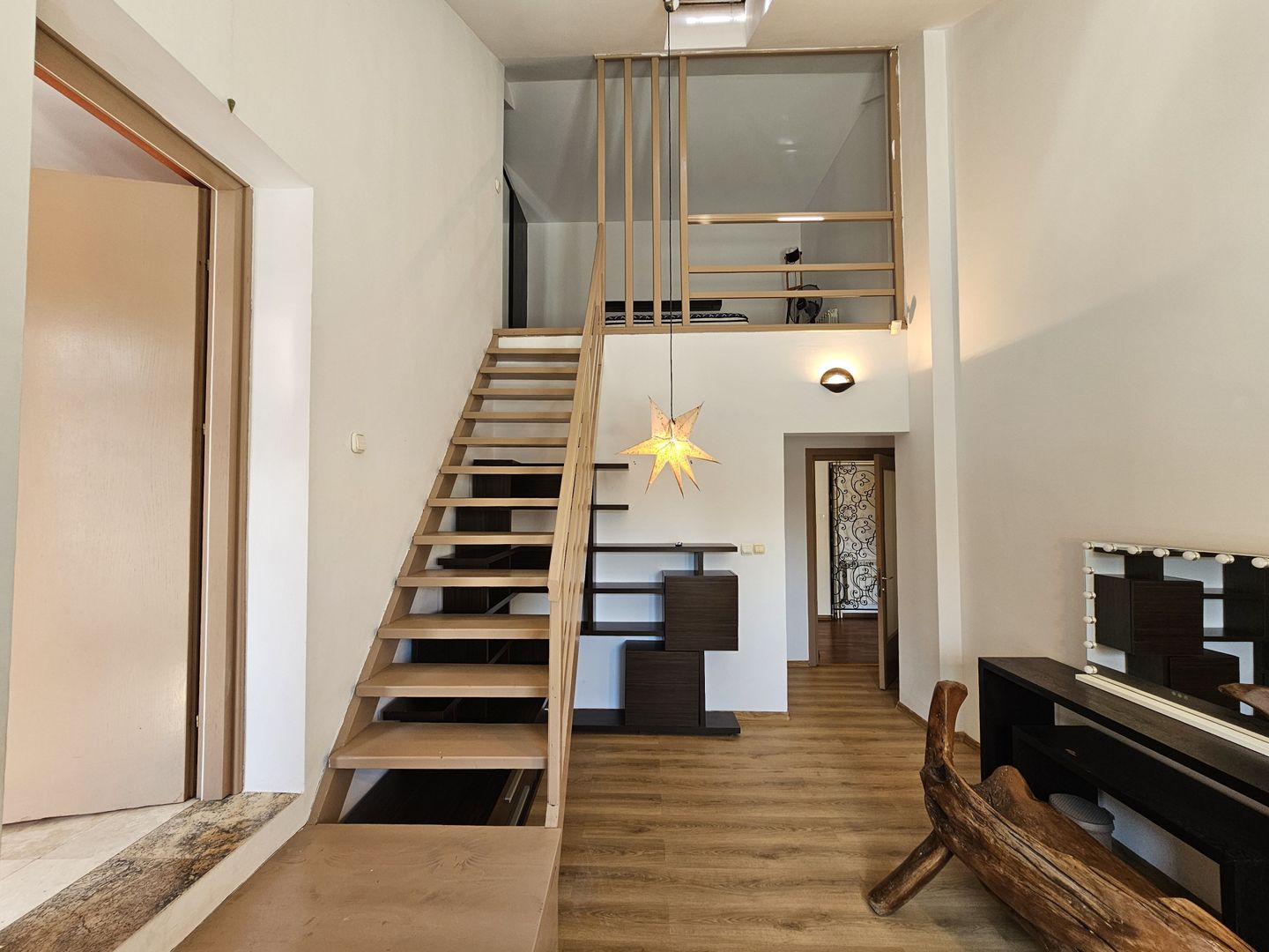 Vilă cu 7 camere în Faleză Nord – acces din 2 străzi/parcare în curte - Poză 9