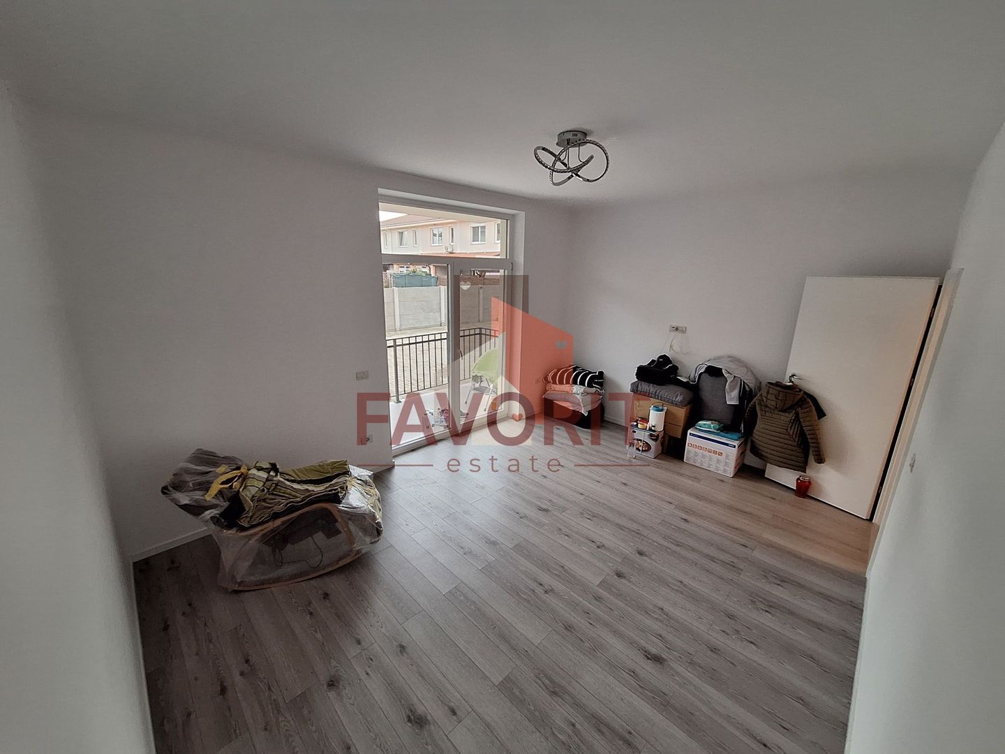 Apartament cu 2 camere in Braytim. Decomandat. Curte Proprie - Poză 1
