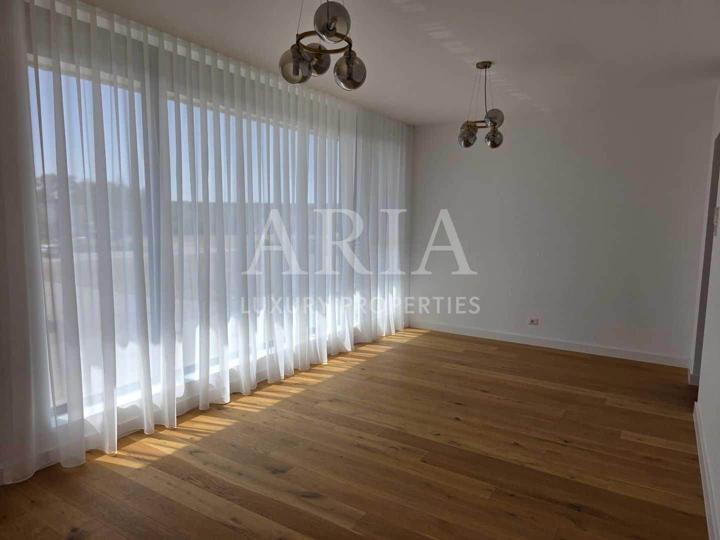 Dumbrava Vlasiei – Armonie între design, lumină și natură - Poză 25