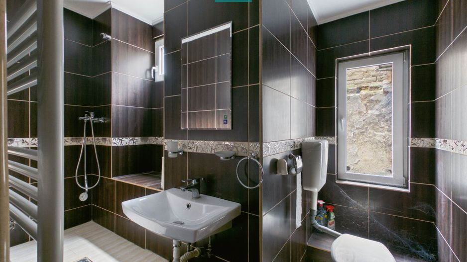 Spațiu central Jiga – birou sau locuință - Poză 13