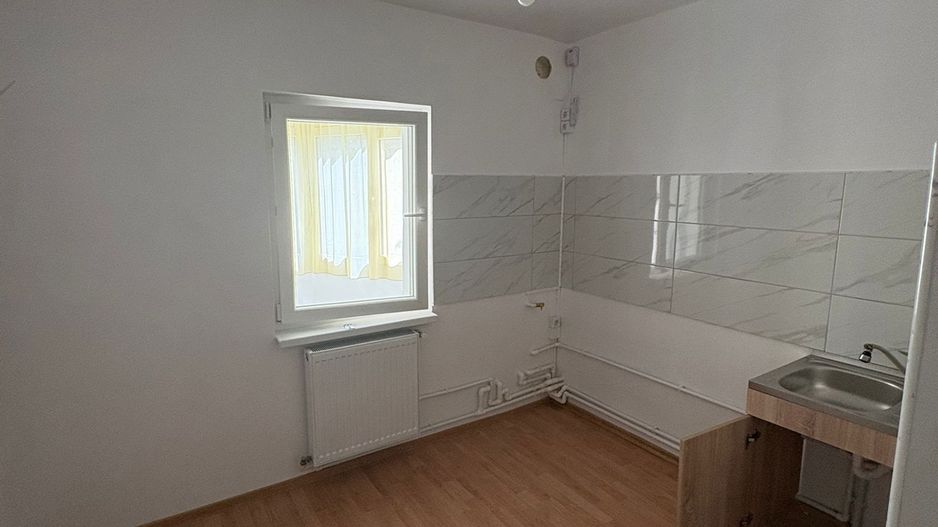 De inchiriat apartament cu 2 camere nemobilat, I. C. Frimu, etaj 3, 300 Eur - Poză 3