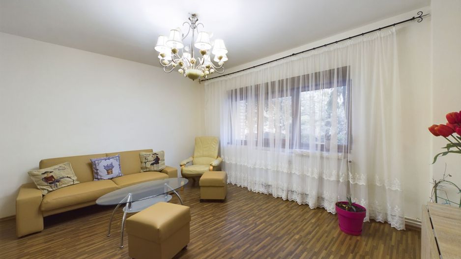 Apartament cu 4 camere, Miorița - Poză 1