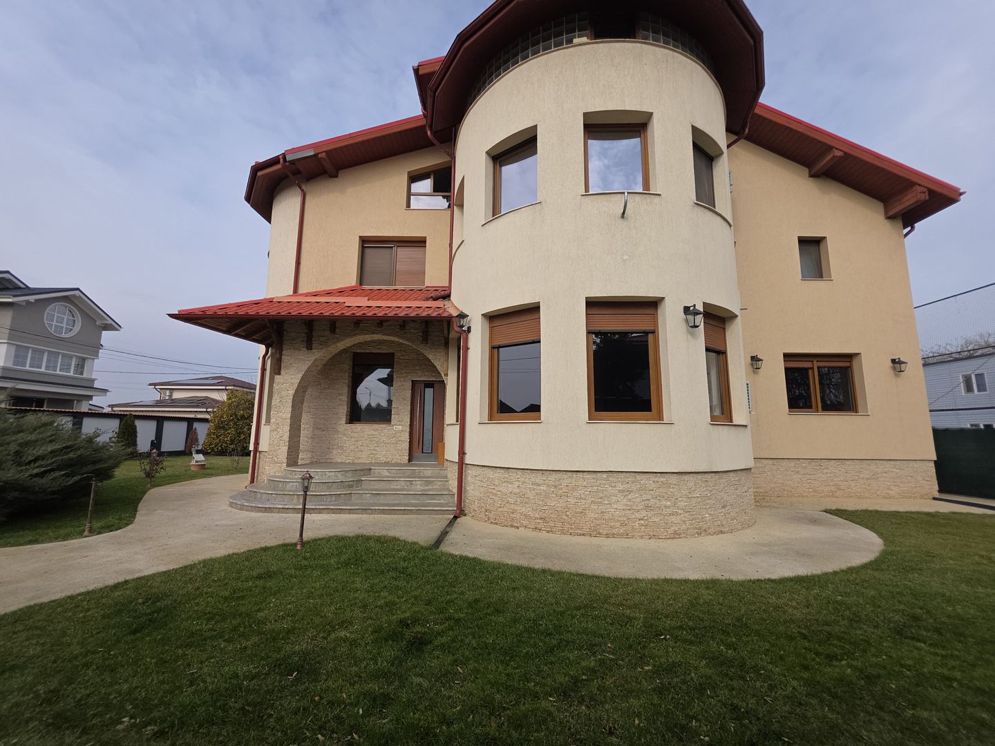 Reducere pret! ! Vila top cu piscina inchisa,  incalzita, barbeque - Poză 2