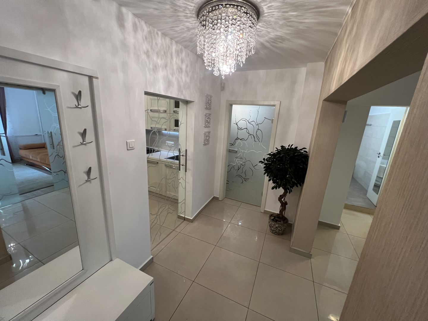 Apartament Lux 4 camere metrou loc parcare - Poză 3