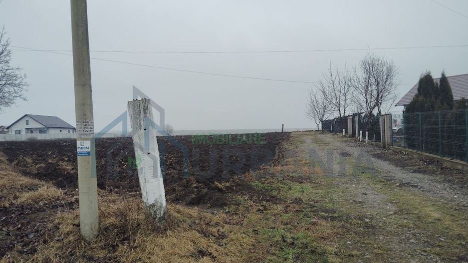 Vând 2,2 hectare - Poză 1