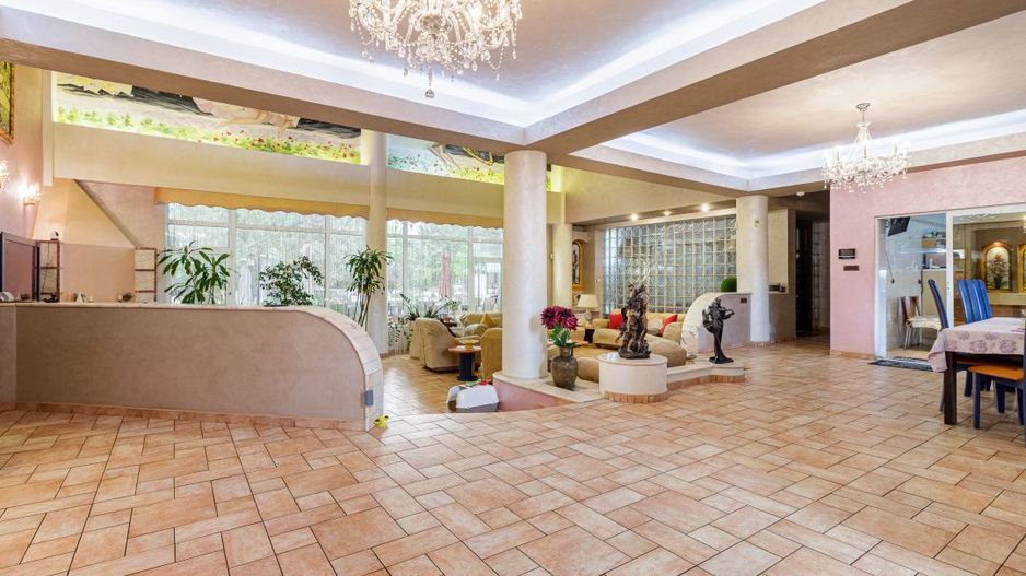 Resedinta premium| Teren de tenis | Piscină încălzită | Infrastructură completă! - Poză 4