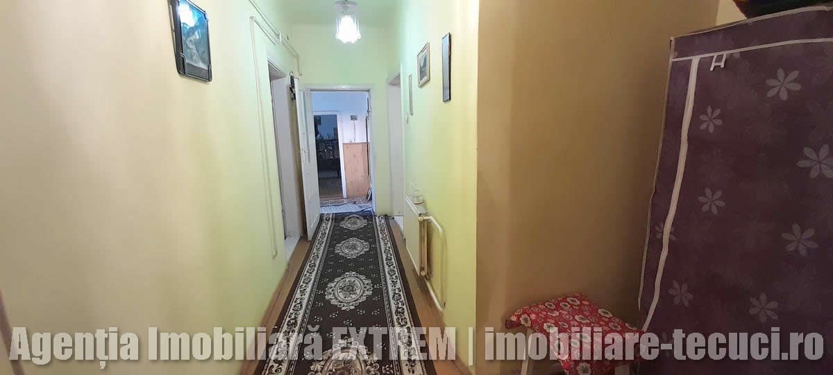 Casă de cărămidă, cu 4 camere, 417mp teren, lăngă Gara de Sud, Tecuci - Poză 10