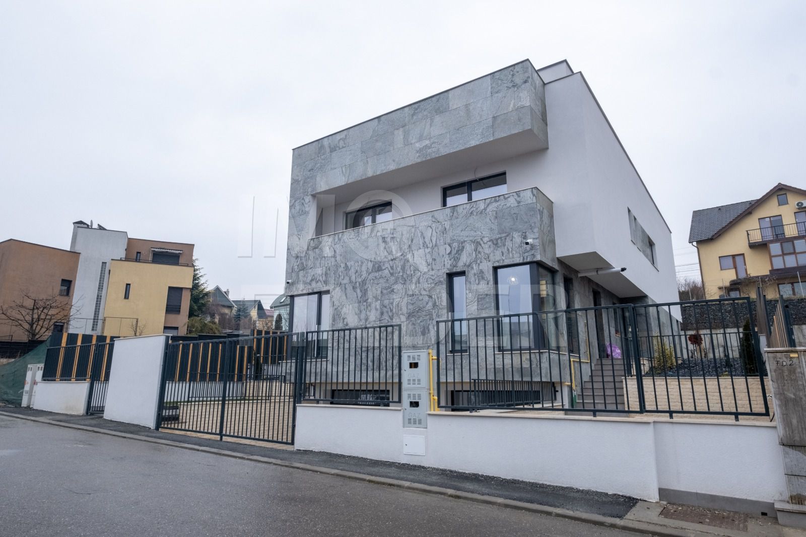 Vanzare parte de duplex 200 mp utili, teren 230 mp, Andrei Muresanu - Poză 2