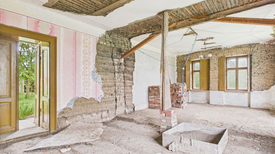 Casă de reabilitat pe teren generos- Comuna Variaș - Poză 20