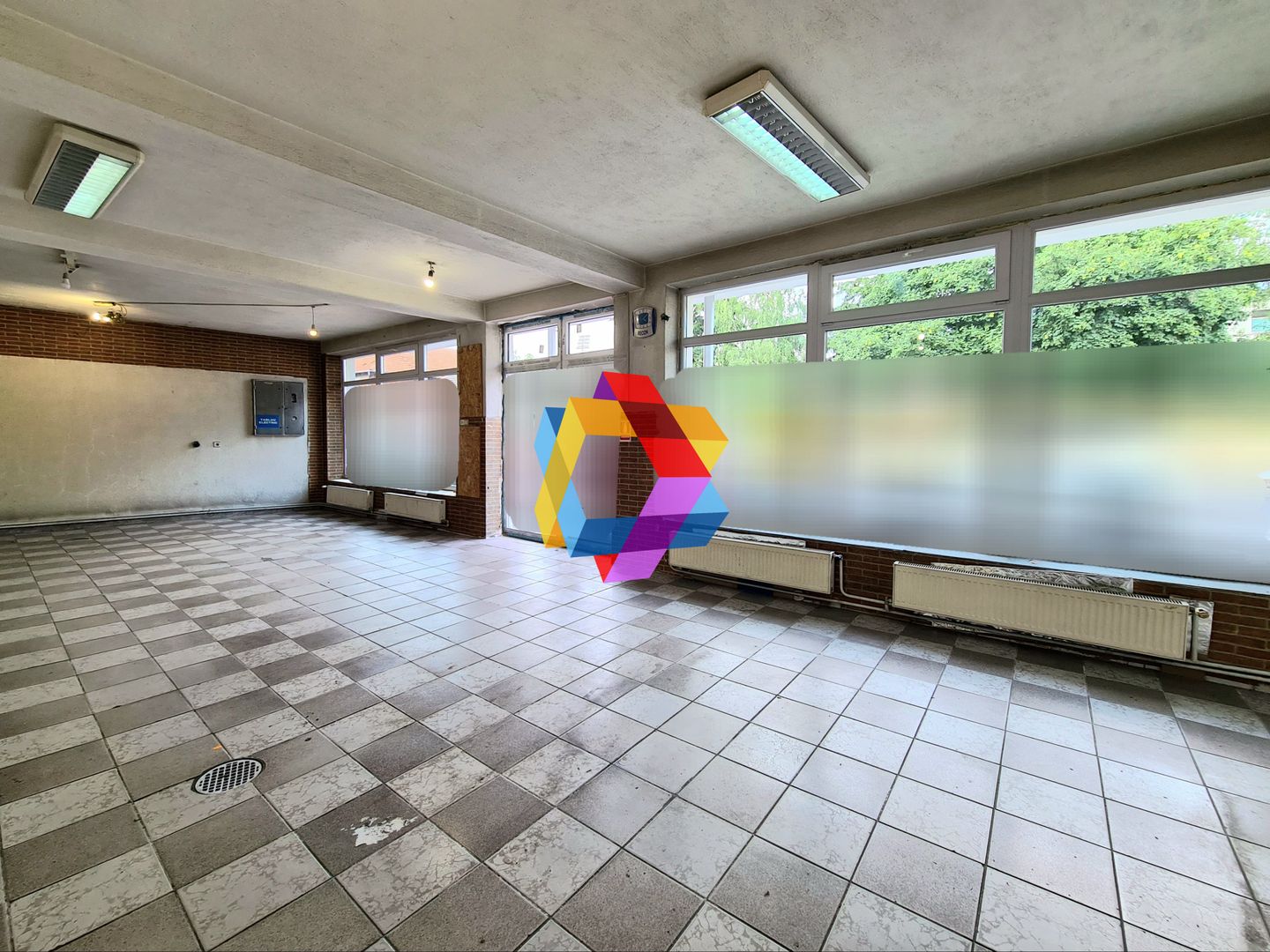 Spatiu comercial de închiriat cu 380 w Brasov - 150 mp # plus-imo.ro - Poză 1