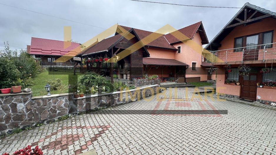 Vila cu 8 camere de vanzare, teren 1580mp, Zona Praid - Poză 2