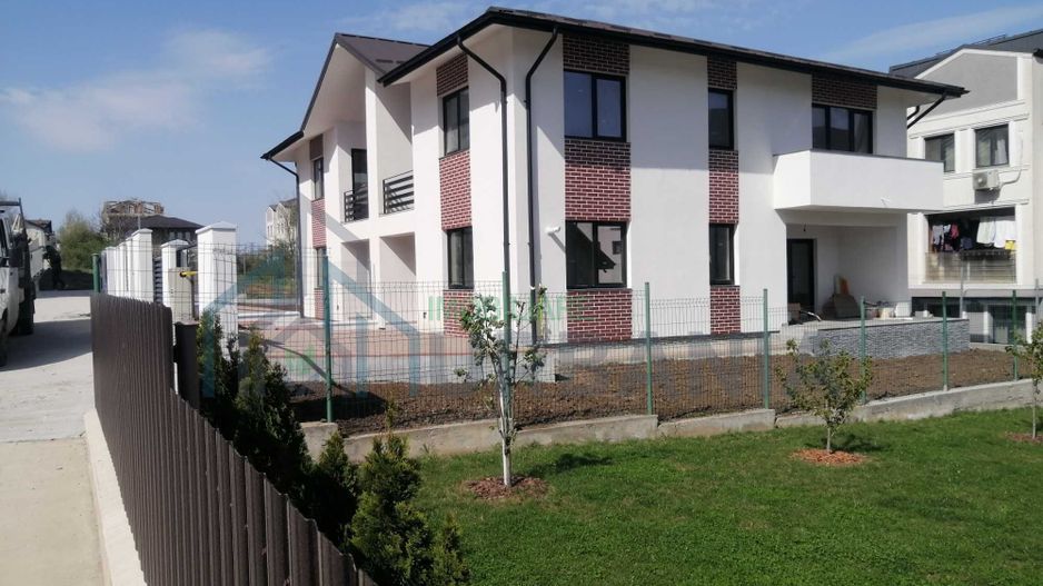 Vand doua case lipite, P+E, zona Galata, Sos. Iasi-Voinesti nr. 44 - Poză 1