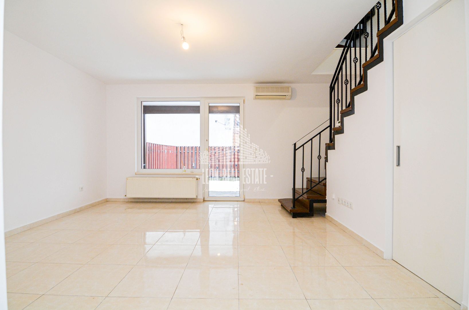 Casă înșiruită în prima parte a Florestiului, zona Stadion - Someșului - Poză 5