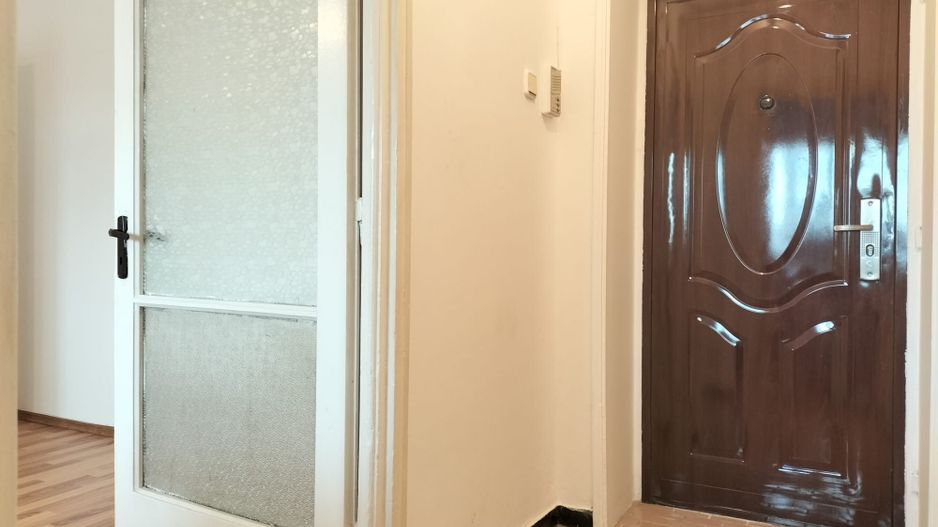 Inchiriere apartament 2 camere zona 1 Mai langa statia Metrou - Poză 12