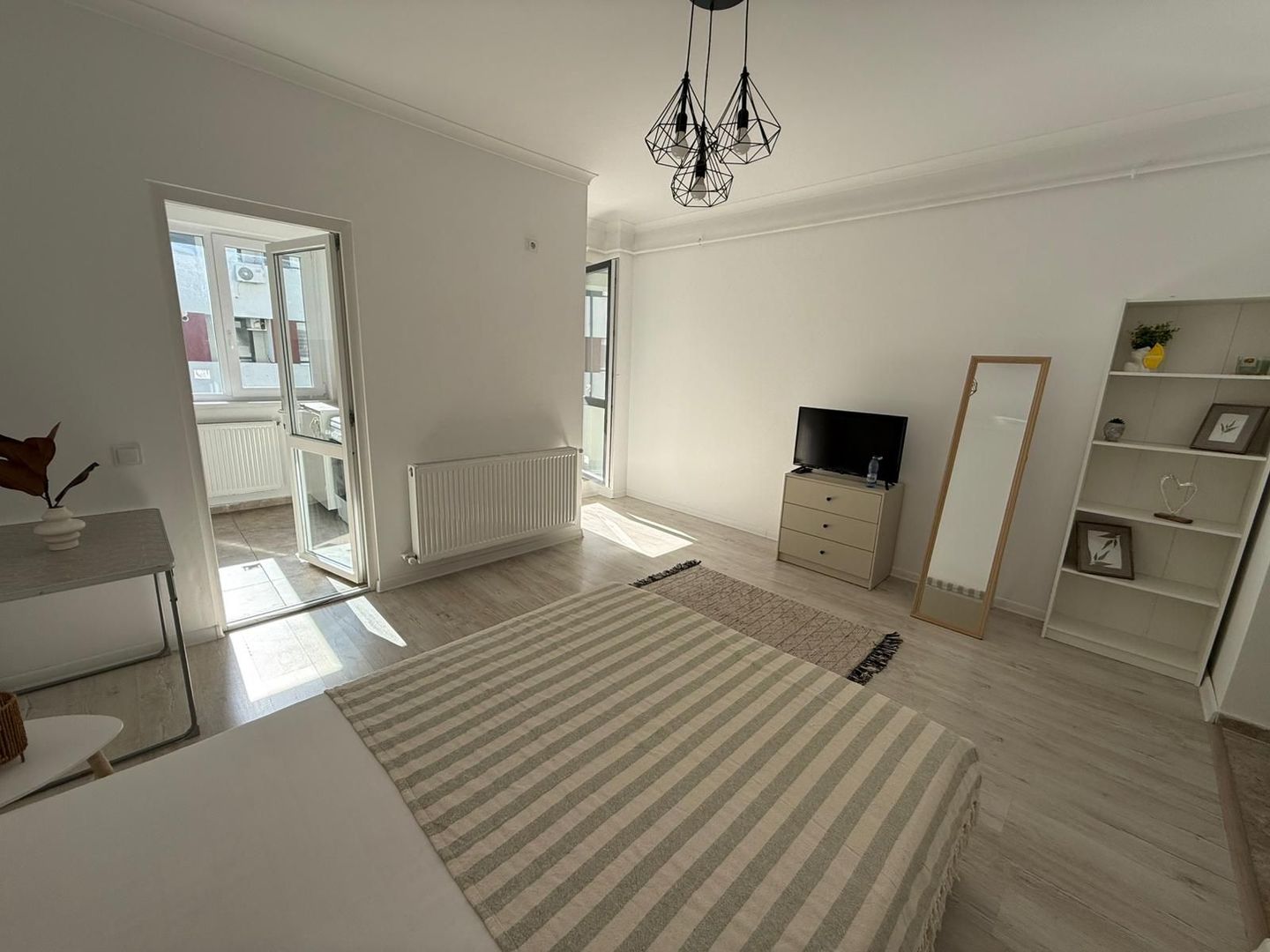 MOBILATĂ ȘI UTILATĂ – MILITARI RESIDENCE - Poză 4