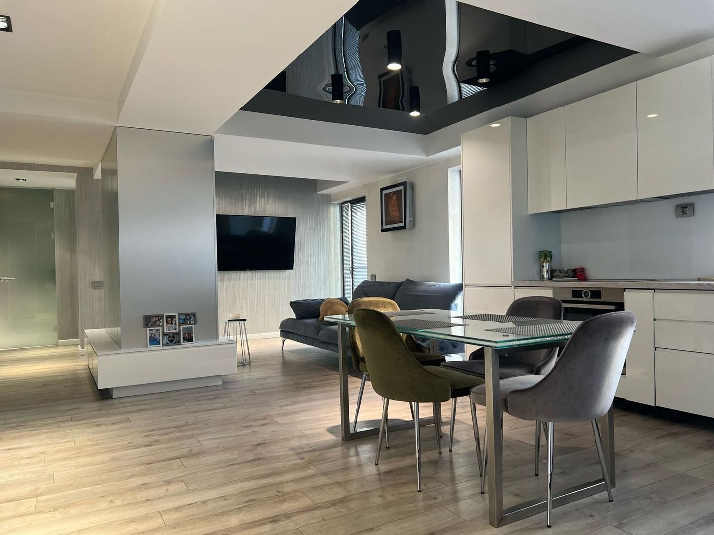 Apartament OTOPENI Central 3 camere LUX, parcare SUBTERANA - Poză 2