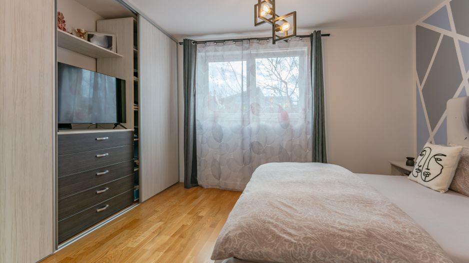 Casa mobilata utilata cartier Izvor Tarlungeni Brasov - Poză 5