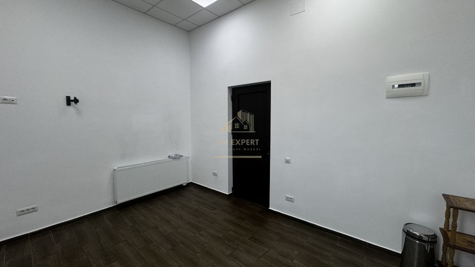 SPATIU COMERCIAL DE INCHIRIAT, 20 MP, ZONA CENTRALA, CAMPULUNG - Poză 3