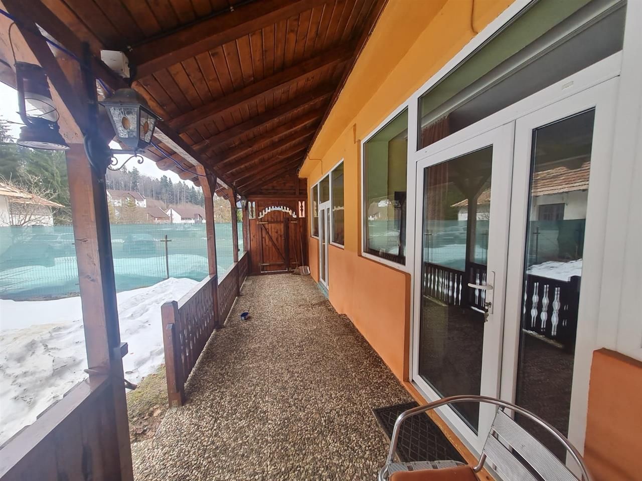 Cu 4.200mp teren, Vila cu potential turistic, in inima Predealului - Poză 34