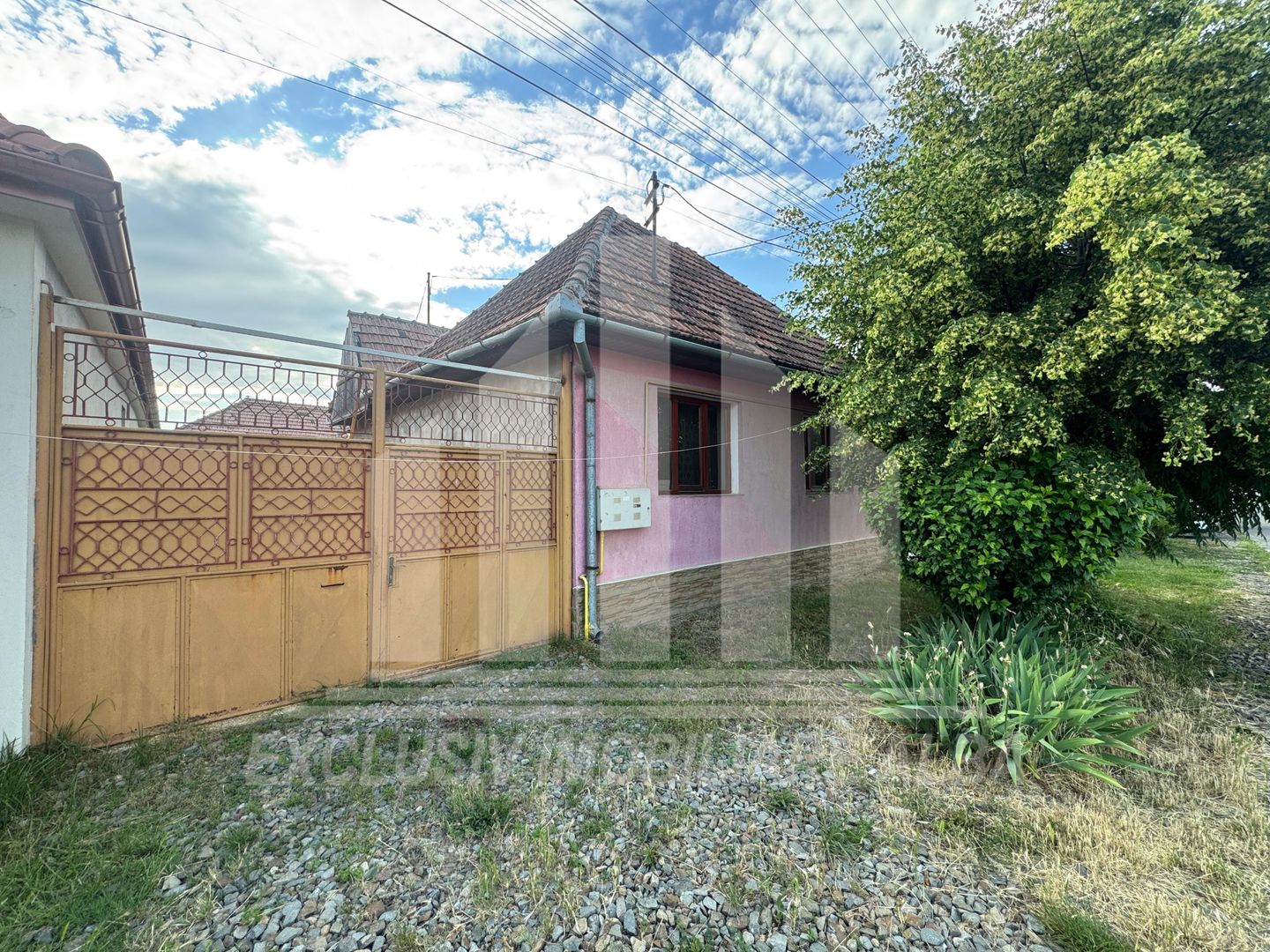 Casa individuala | 200 mp | 2000 mp teren | Petresti - Poză 1