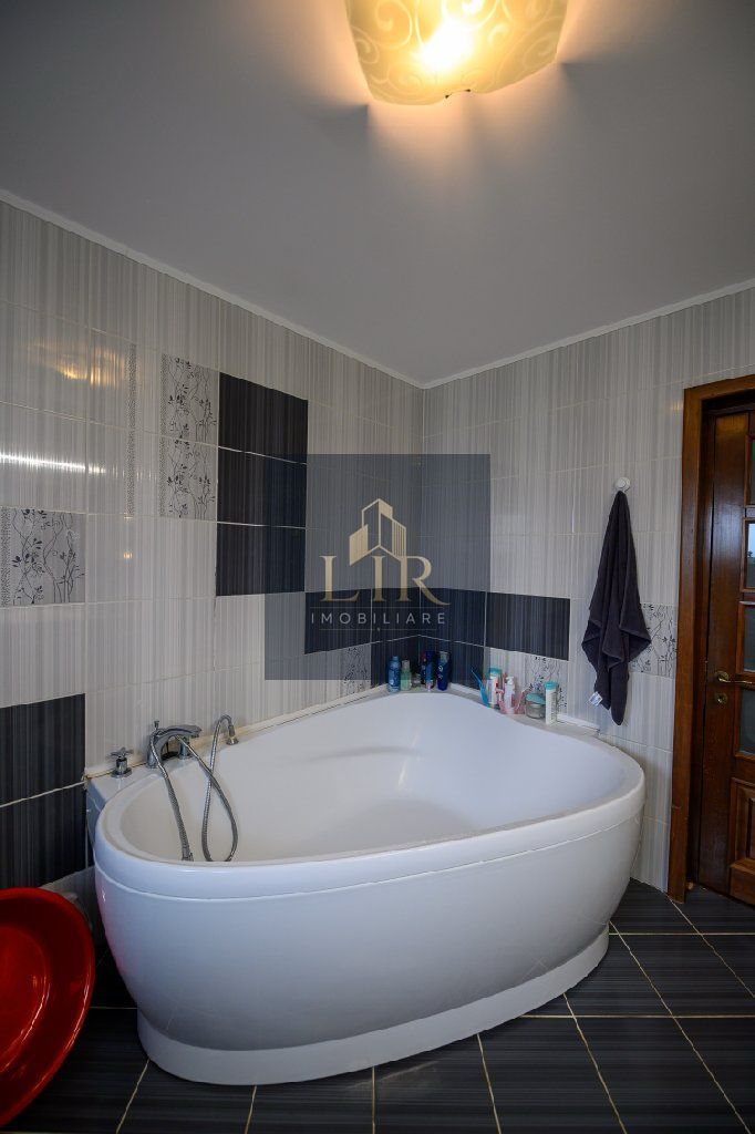 Vilă 5 camere 240 mp, mobilata,teren 806 mp – Platou Galata, Iași - Poză 12