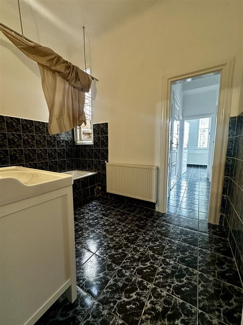 Casa Ultracentral singur ï¿½n Curte - Poză 6