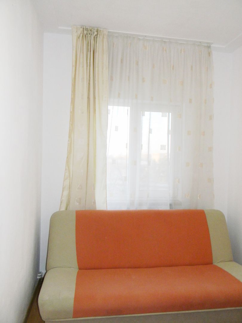 Apartament cu 3 camere mobilate,cartier Tractoru - Poză 8