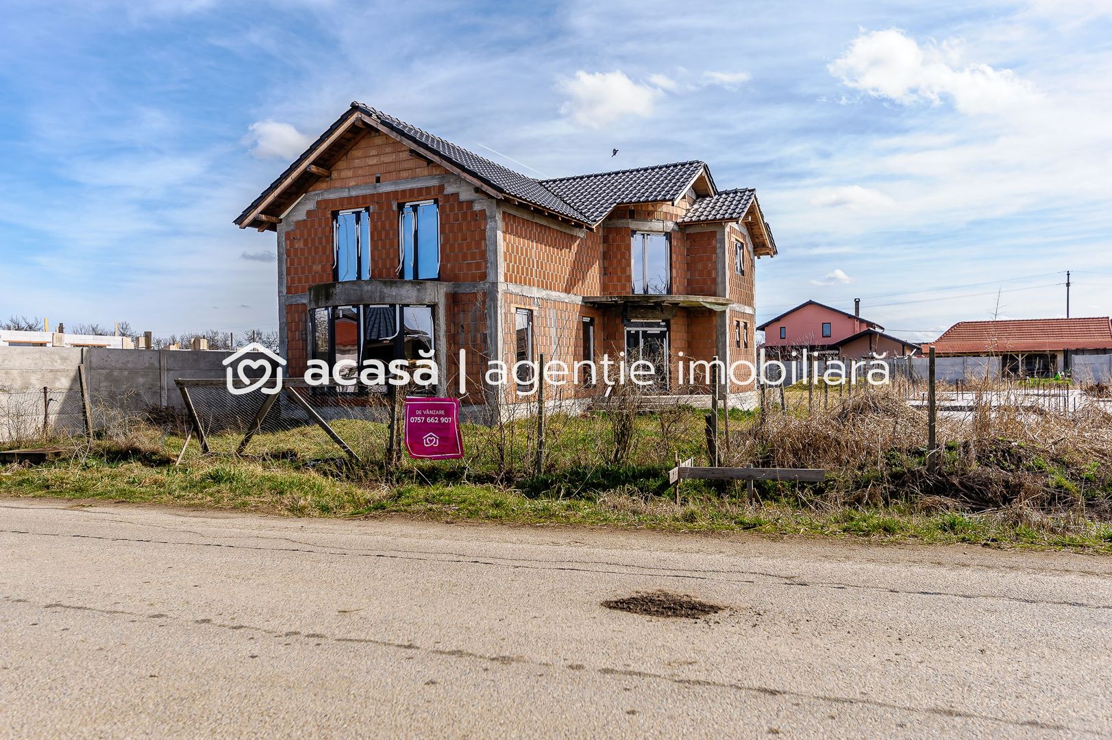 REZERVAT! Casă la roșu cu teren de 752 mp, Mandruloc. Arad - Poză 2