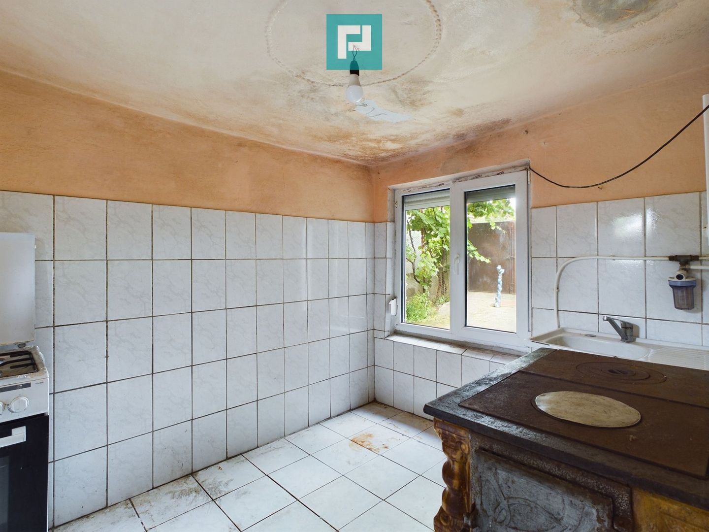 Casă cu 3 camere de vânzare în Bujac - Poză 10