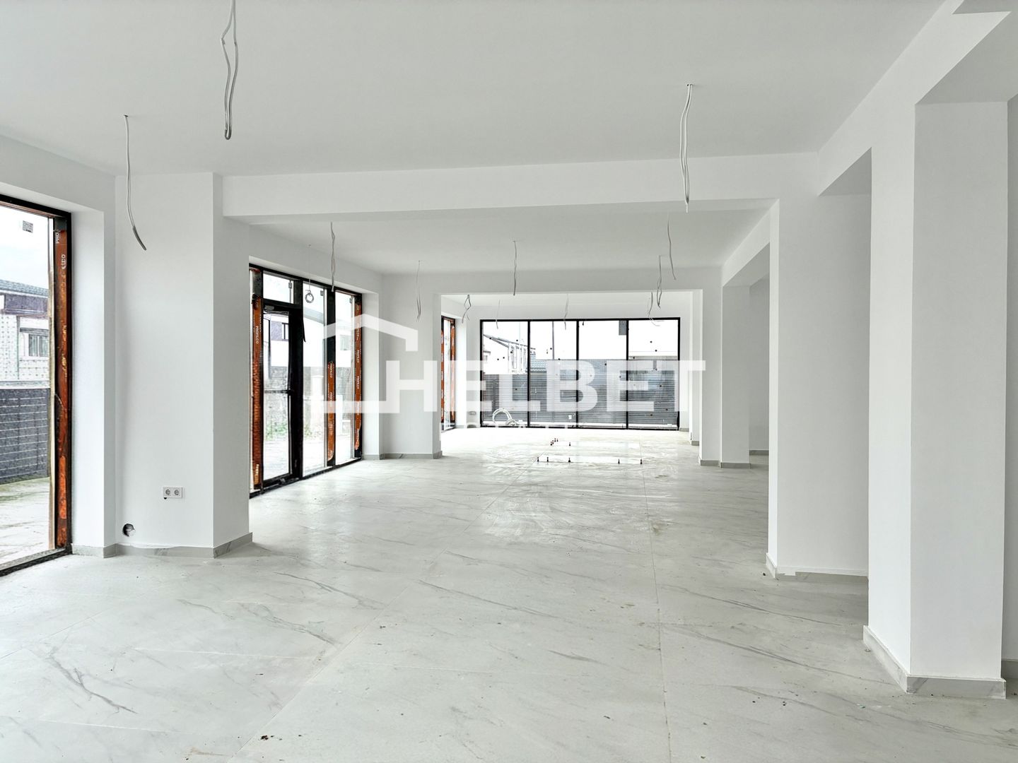Spațiu Comercial / Sanpetru / 156 mp utili / Parcare 8 Locuri - Poză 1