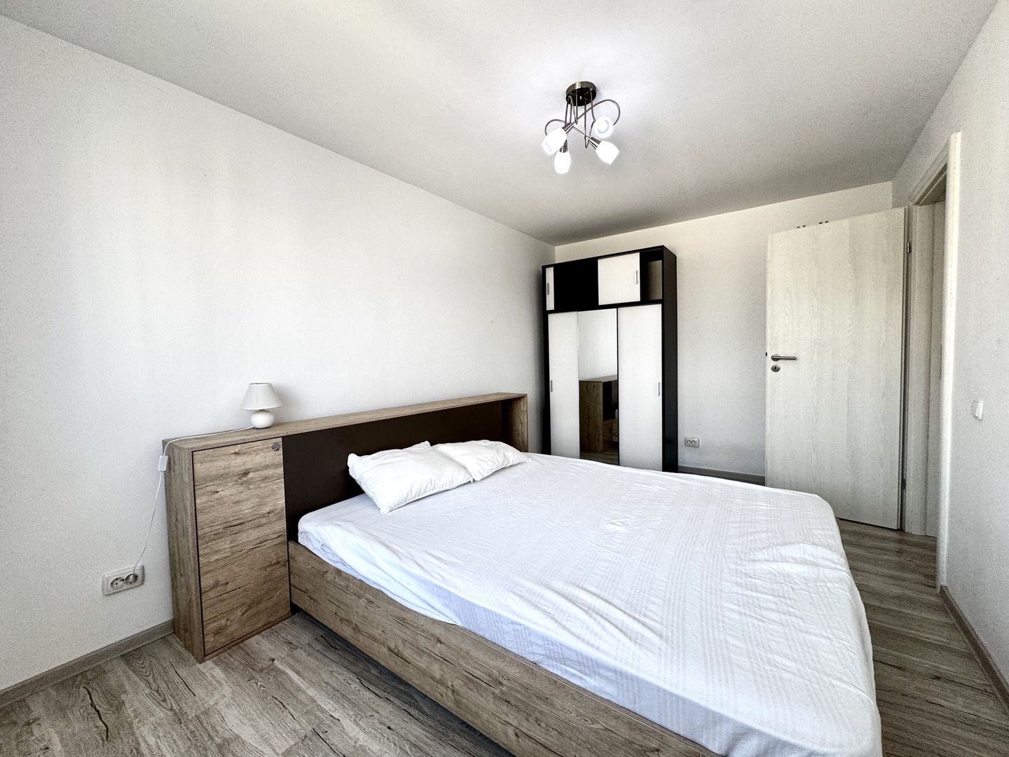 Apartament 4 camere, spațios, in zona Centralǎ- Piața Mǎrǎști - Poză 6