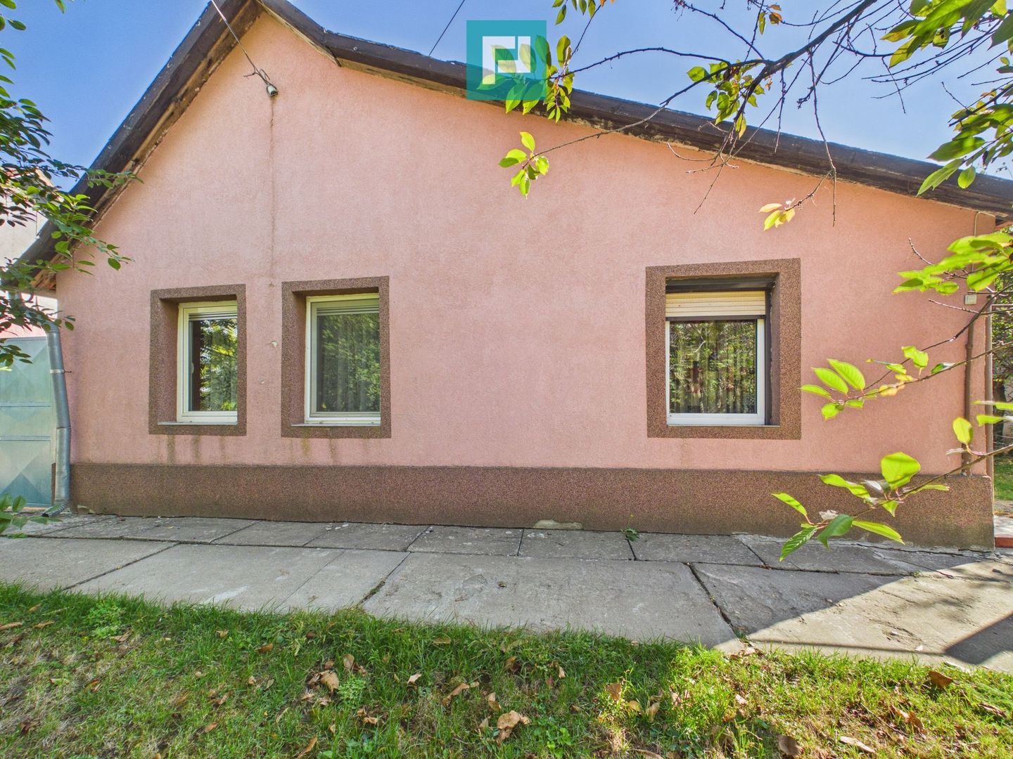 Casă cu 3 dormitoare în Bătania - Poză 1
