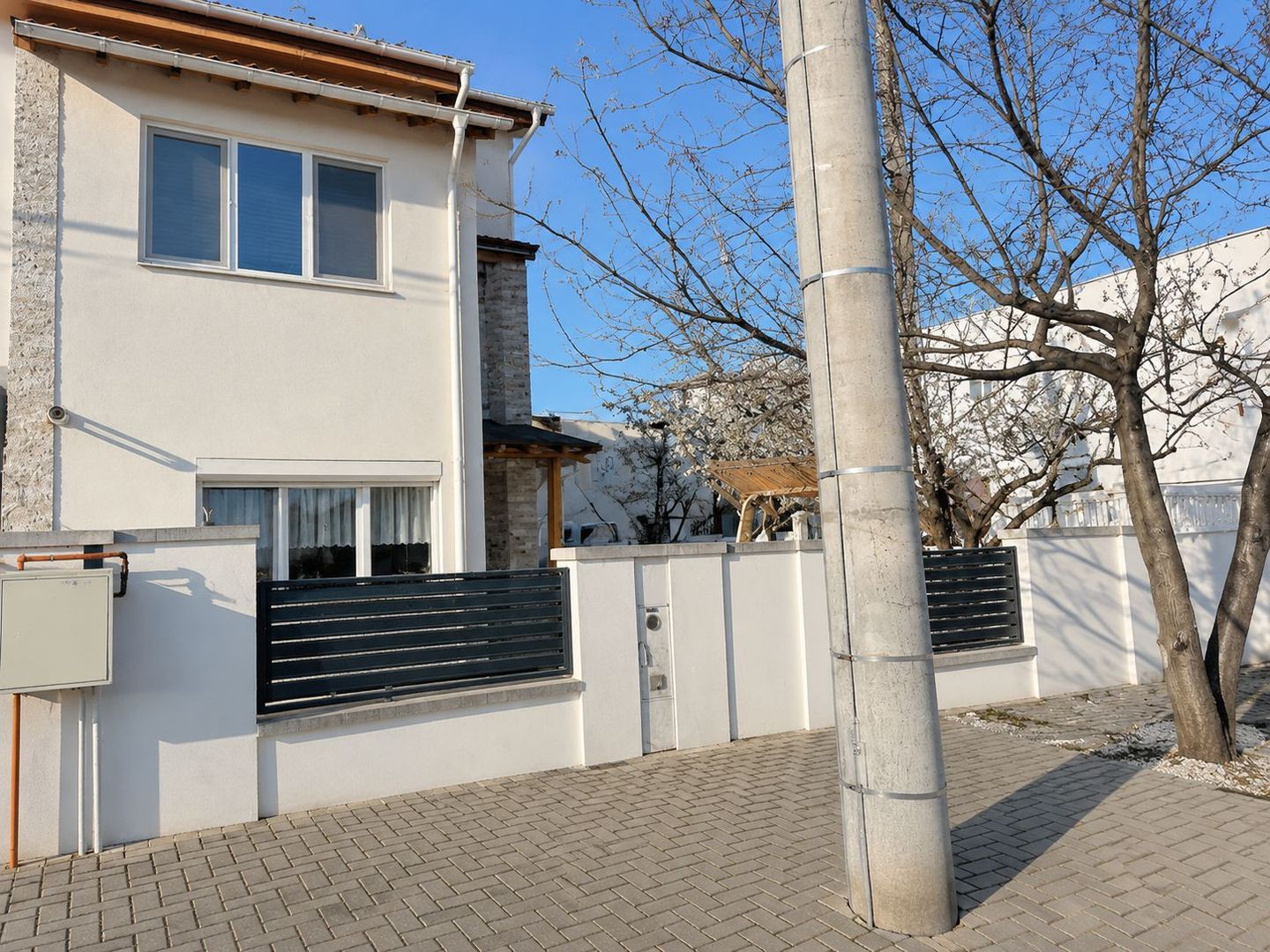 Duplex Spațios cu 3 Dormitoare și Curte Amenajată | - Poză 7