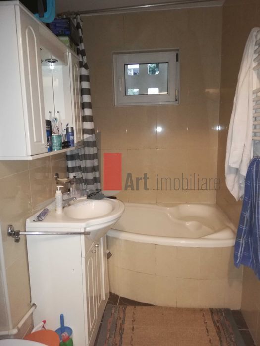 Vânzare apartament semidecomandat 4 camere cu centrală Bd. Obregia - Poză 3