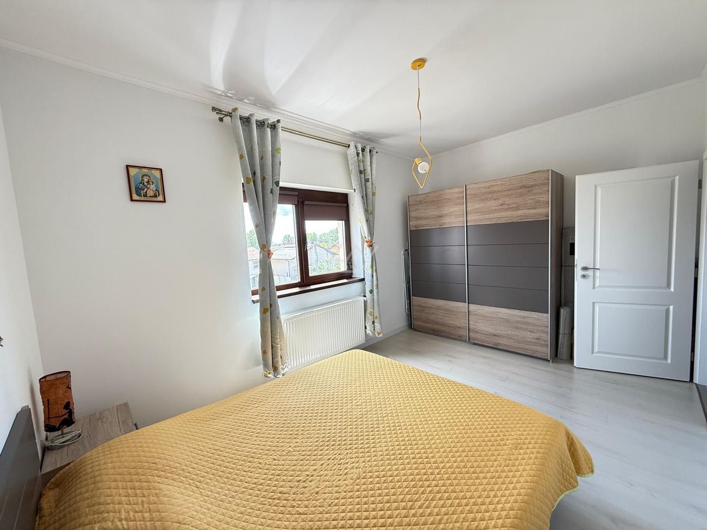 Mobilat si utilat complet. Disponibil imediat. Loc de parcare. - Poză 4