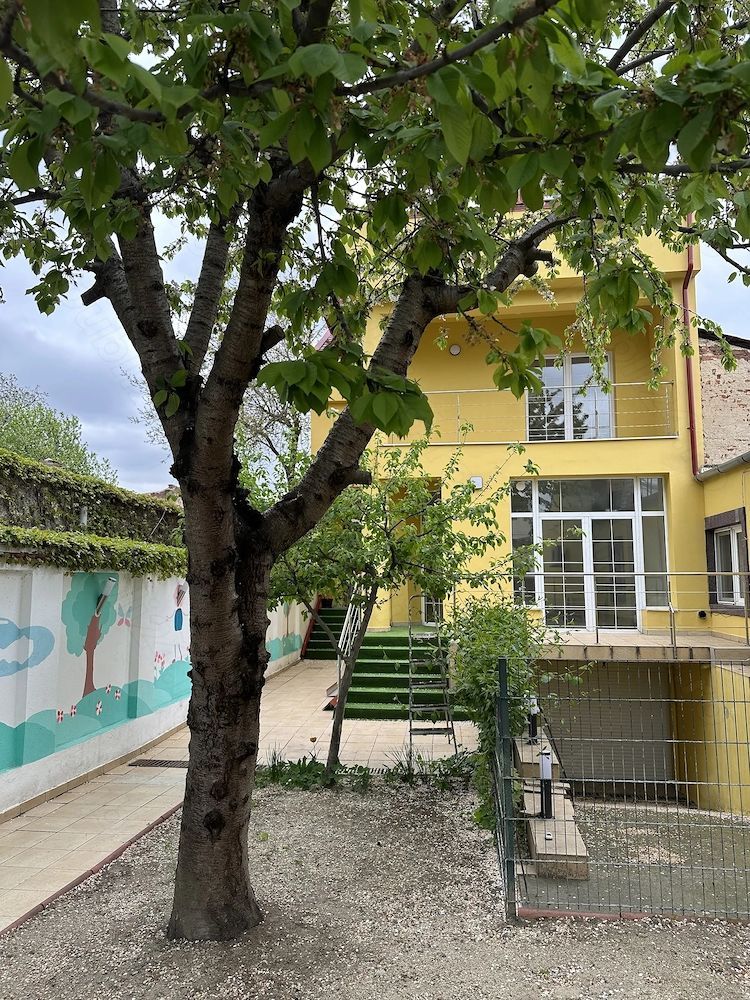 Vila de închiriat zona Tineretului - Poză 1