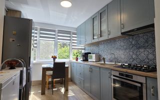 Vand apartament cu 2 camere in Cornisa, et. intermediar, lift nou - Poză 2
