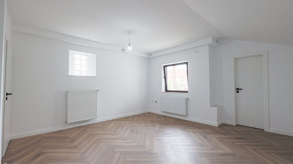 VANDUT! 3 camere amenajat, Finisat premium. - Poză 2