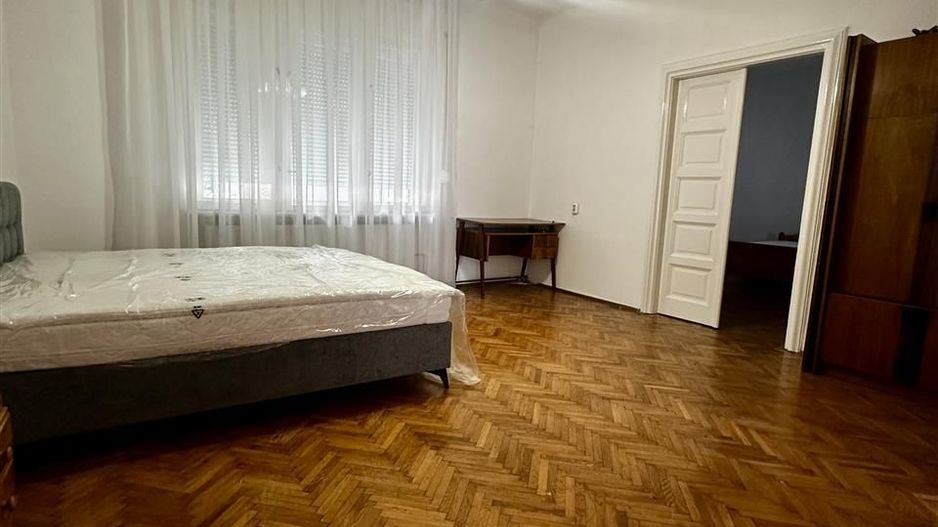 Casa Ultracentral singur ï¿½n Curte - Poză 3